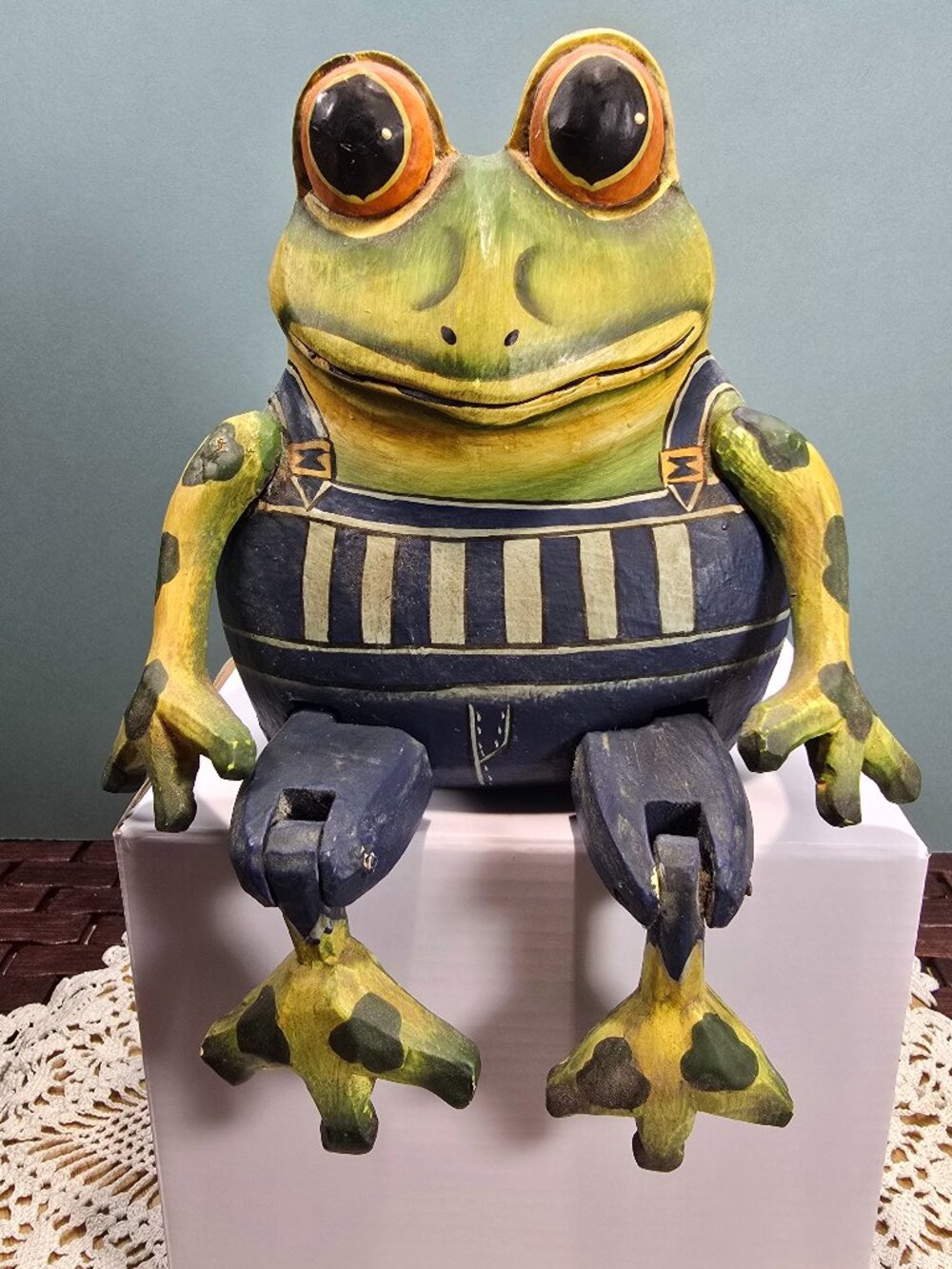 Vintage Shelf Sitter Green Tree Frog Statue Hand Painted Carved Wood Articulated